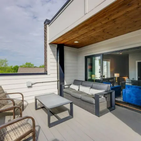 Sapphire Loft 4 Bedroom 4.5 Bath Rooftop Patio